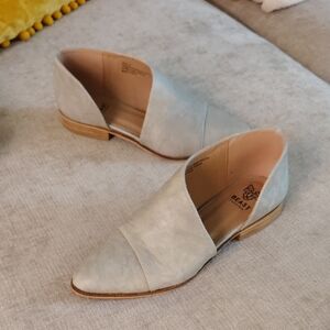 BEAST Fashion Grey Dress Flats Size 8 Worn Once